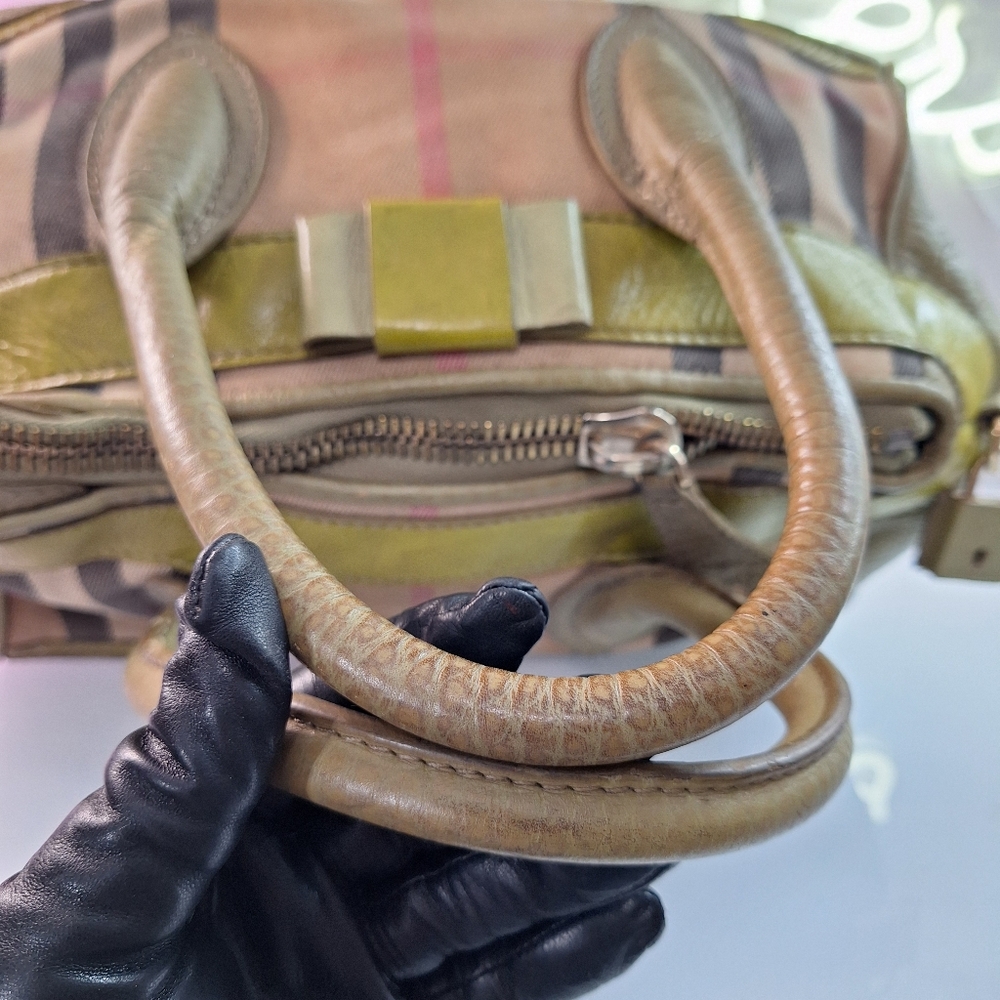 Burberry porsum Beige and Green Women's Bag - Picture 7 of 13